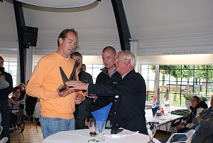 Martin van Leest receives the cup